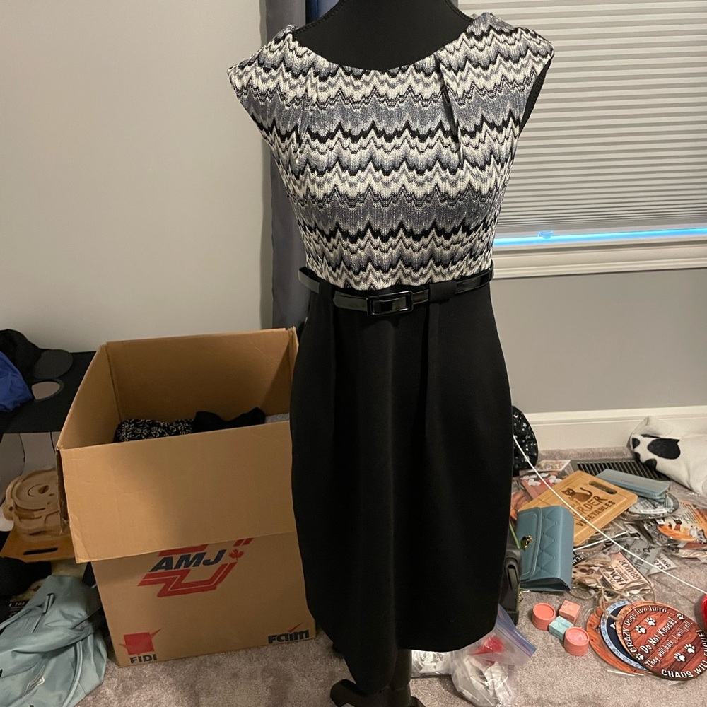 Dressbarn Black and White Cap Sleeve Sheath Dress